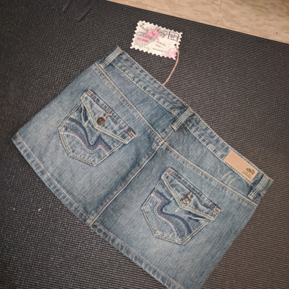 Women's skirt - Picture 2 of 3